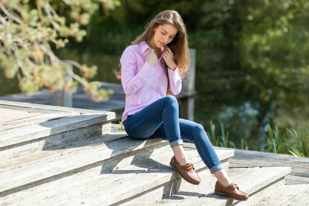 Autumn street style outfit with casual footwear and denim