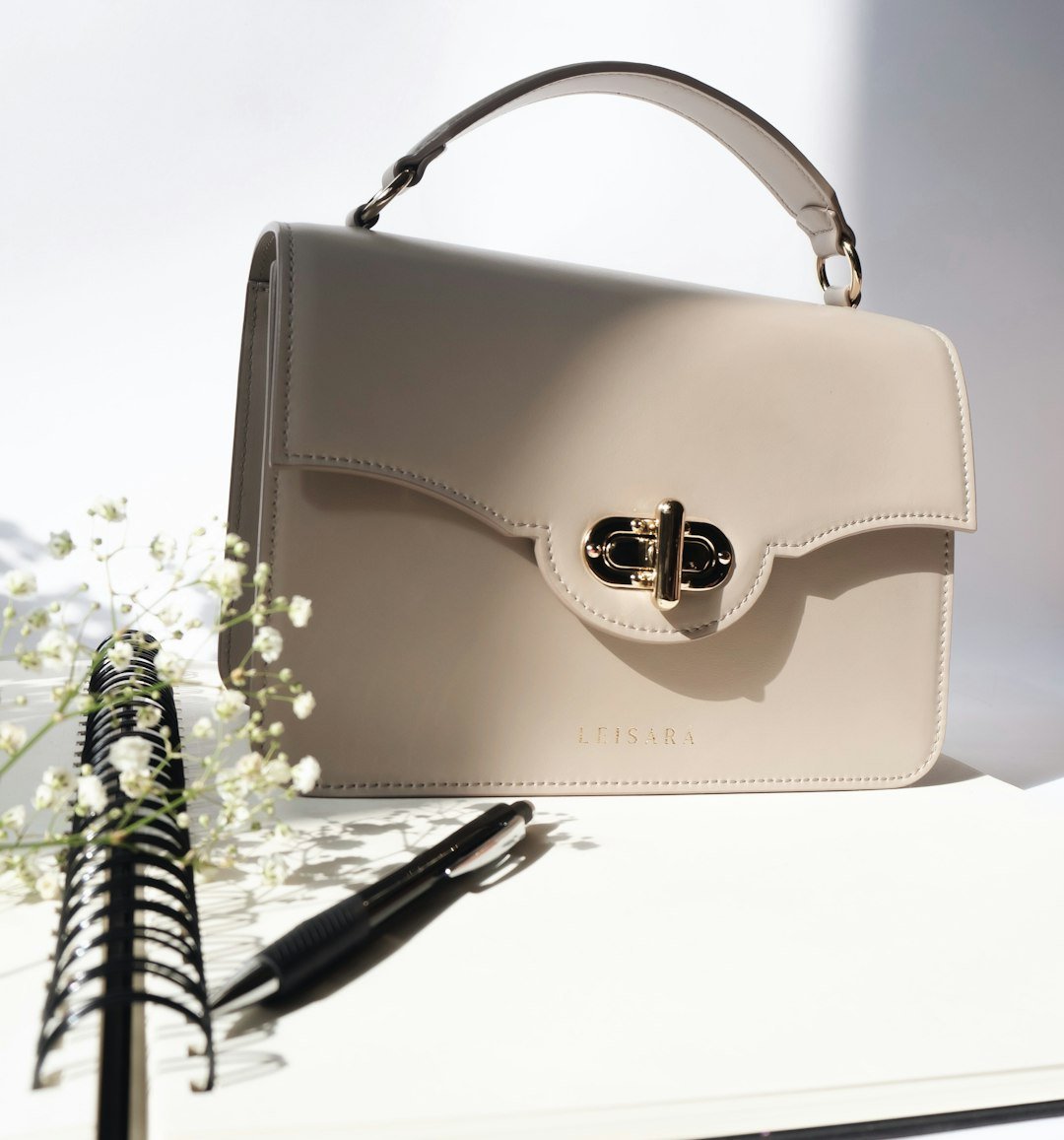 How to Choose an Everyday Crossbody Bag